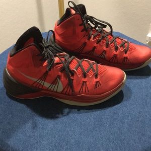 ***25% Sale*** Nike Hyperdunk red and black